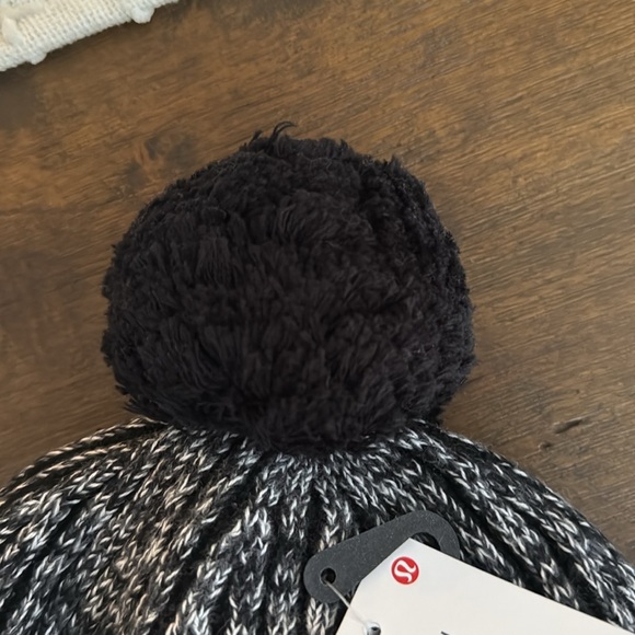 Lululemon Textured Beanie - Picture 4 of 7